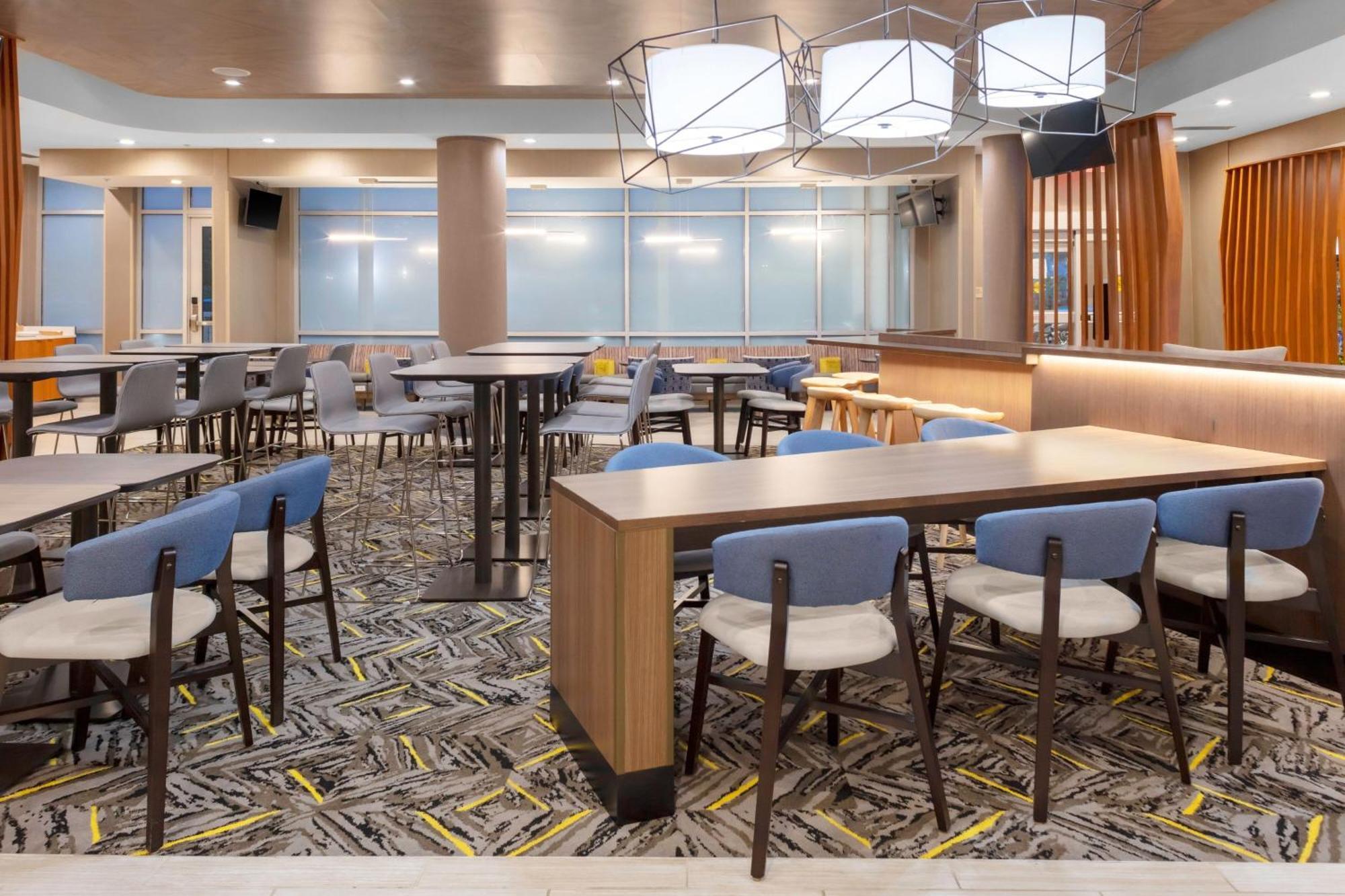 Springhill Suites Kansas City Airport Exterior photo